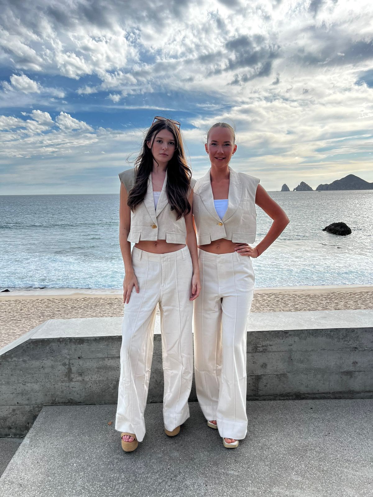 Dos talentos para evento frente al mar en Los Cabos